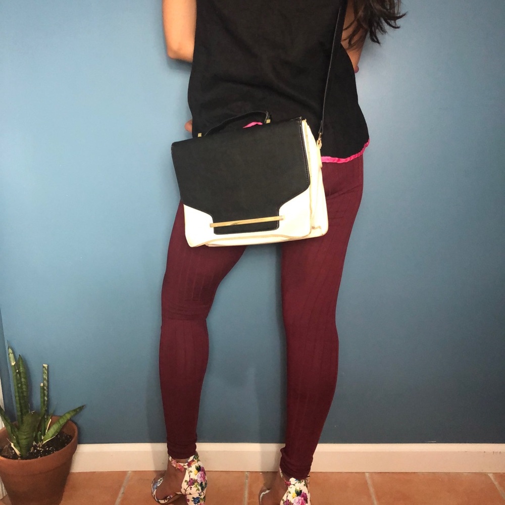 SOLD 🌈 UO Black, White & Gold shoulder bag